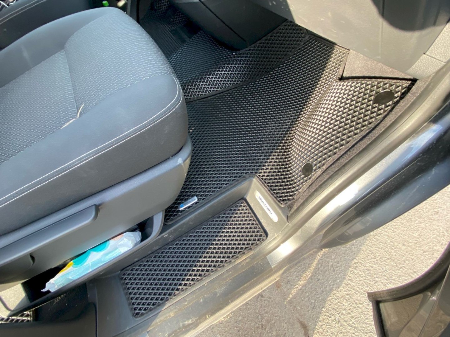 EVA автоковрики для Volkswagen T6 Multivan (7 мест) короткая база (для авто с ворсовым напольным покрытием) — Li3ArNyuWOw resized